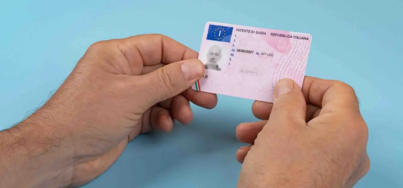 Documenti necessari e procedure aggiornate per rinnovare la patente dopo i 60 anni Documenti necessari e procedure aggiornate per rinnovare la patente dopo i 60 anni